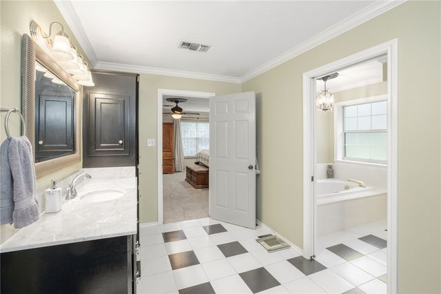 3905 N briarwood Drive, Brenham, TX 77833