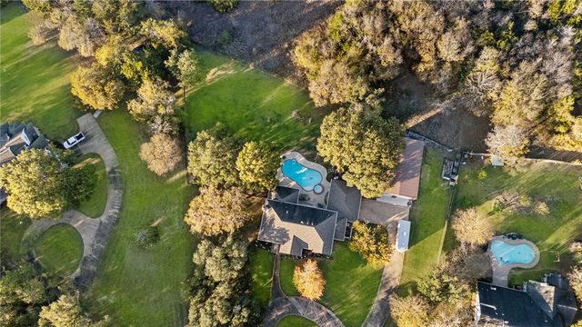 3905 N briarwood Drive, Brenham, TX 77833