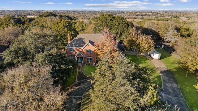 3905 N briarwood Drive, Brenham, TX 77833