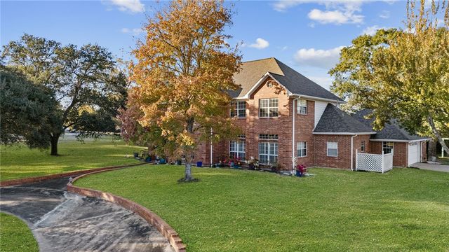3905 N briarwood Drive, Brenham, TX 77833