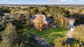 3905 N briarwood Drive, Brenham, TX 77833