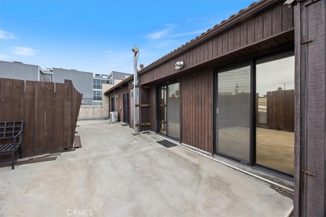 2320 Cotner, Los Angeles, CA 90064