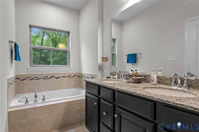 7905 Wistar Woods Ct, Richmond, VA 23228