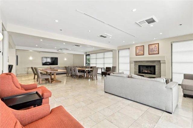 600 W 9th 910, Los Angeles, CA 90015