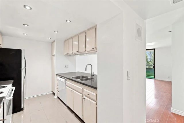 600 W 9th 910, Los Angeles, CA 90015