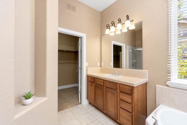 1700 Markdale Ln, Lincoln, CA 95648