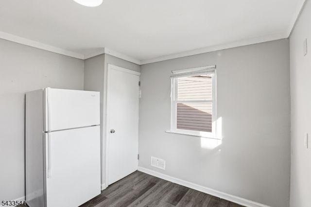 629 Erudo St, Linden City, NJ 07036