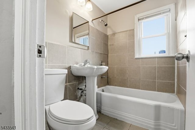 629 Erudo St, Linden City, NJ 07036