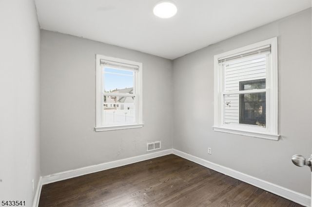 629 Erudo St, Linden City, NJ 07036