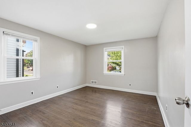 629 Erudo St, Linden City, NJ 07036