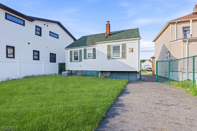 629 Erudo St, Linden City, NJ 07036