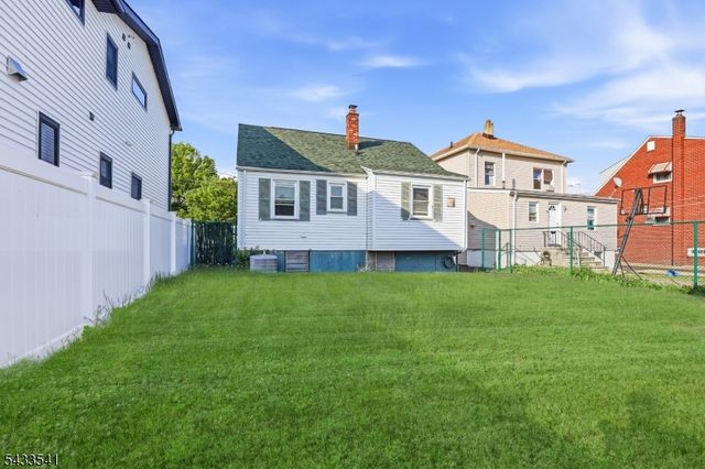 629 Erudo St, Linden City, NJ 07036