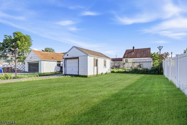 629 Erudo St, Linden City, NJ 07036