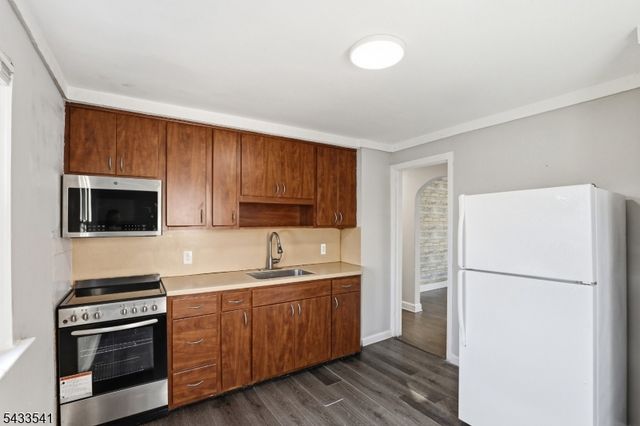 629 Erudo St, Linden City, NJ 07036