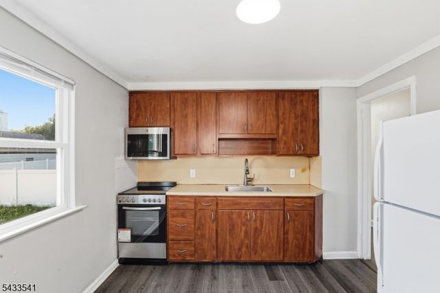 629 Erudo St, Linden City, NJ 07036