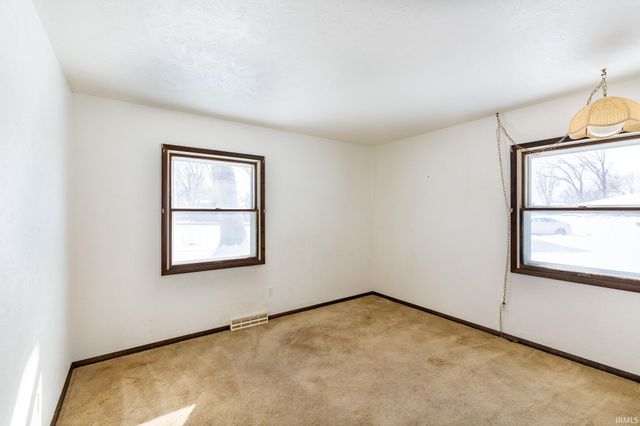 56044 Wynnewood Drive, Osceola, IN 46561