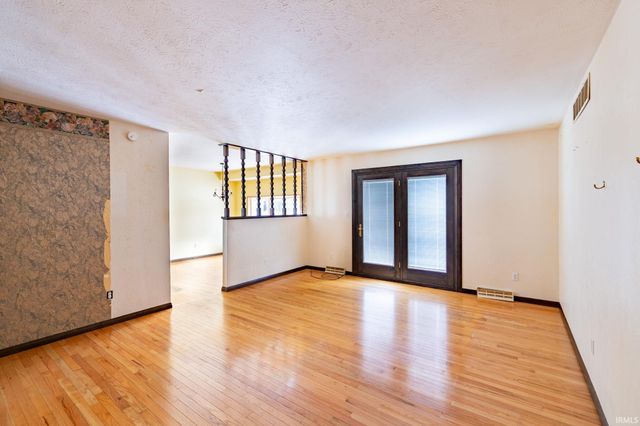 56044 Wynnewood Drive, Osceola, IN 46561