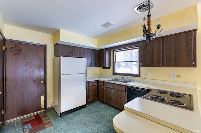 56044 Wynnewood Drive, Osceola, IN 46561