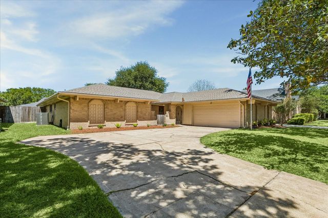 16427 Clearcrest Drive, Houston, TX 77059