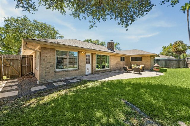 16427 Clearcrest Drive, Houston, TX 77059