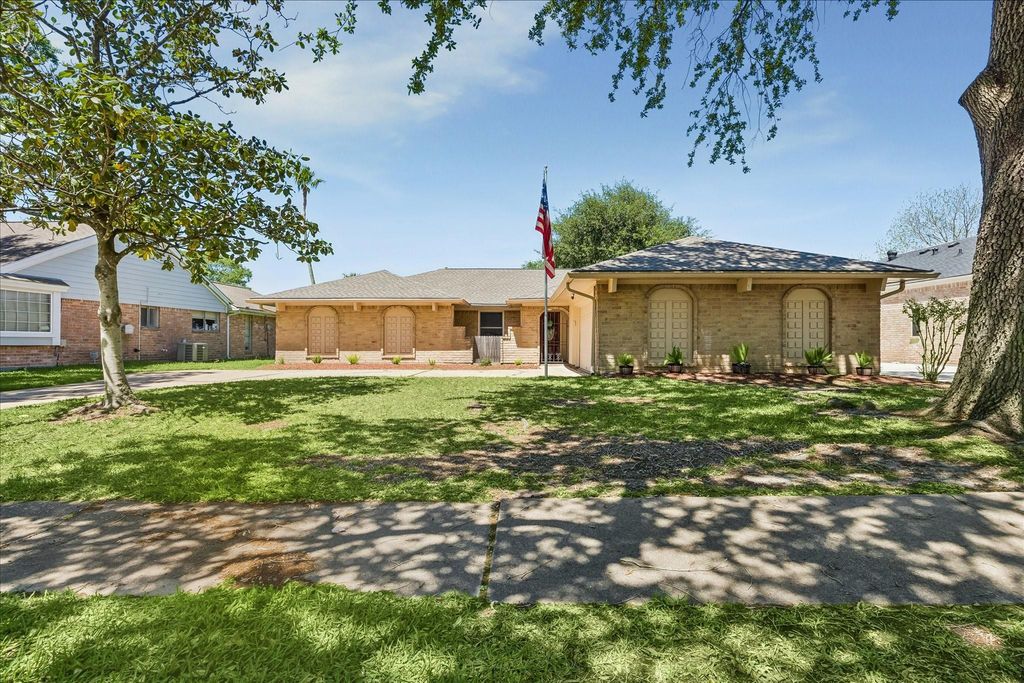 16427 Clearcrest Drive, Houston, TX 77059