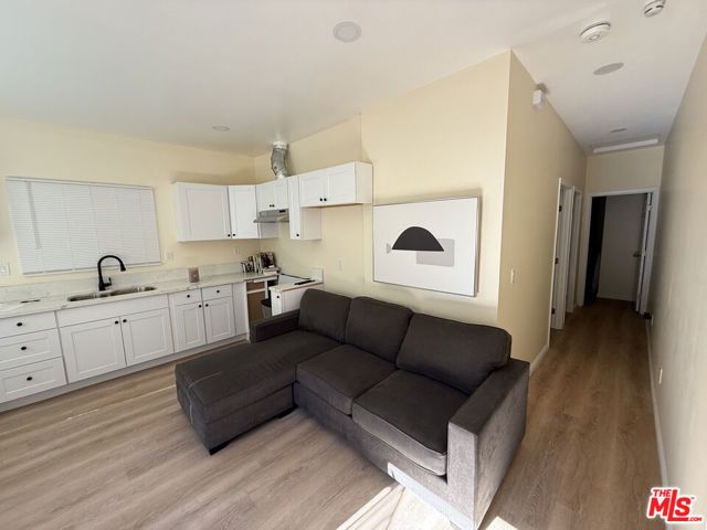 1715 W 64th Street, Los Angeles, CA 90047