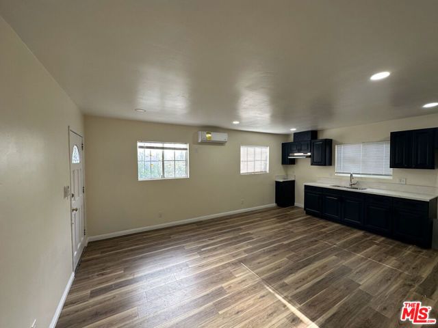 1715 W 64th Street, Los Angeles, CA 90047