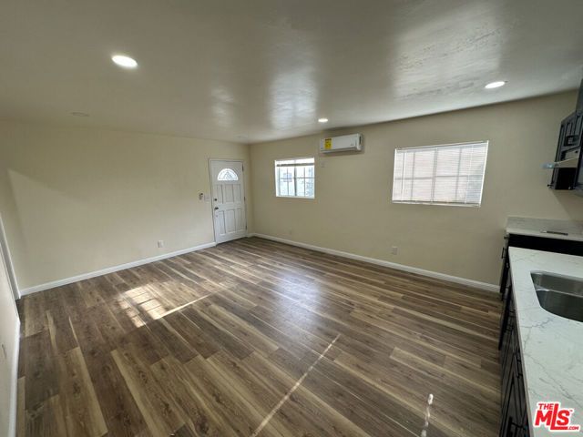 1715 W 64th Street, Los Angeles, CA 90047