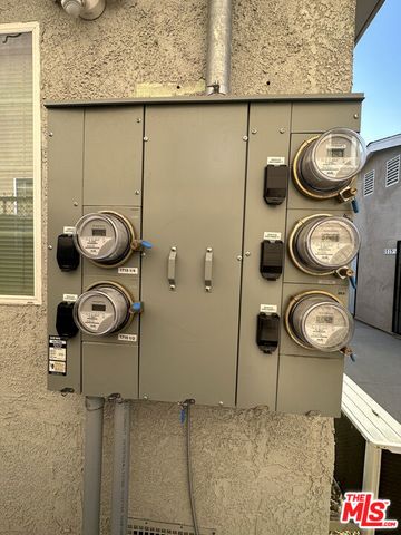 1715 W 64th Street, Los Angeles, CA 90047