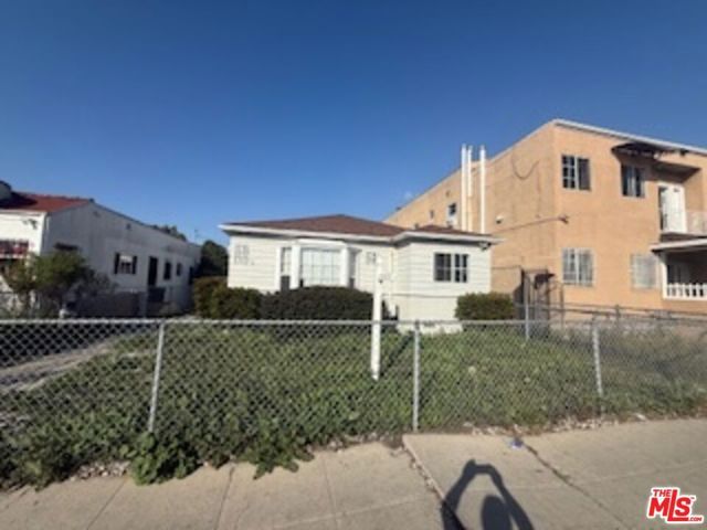 1715 W 64th Street, Los Angeles, CA 90047