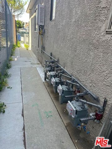 1715 W 64th Street, Los Angeles, CA 90047