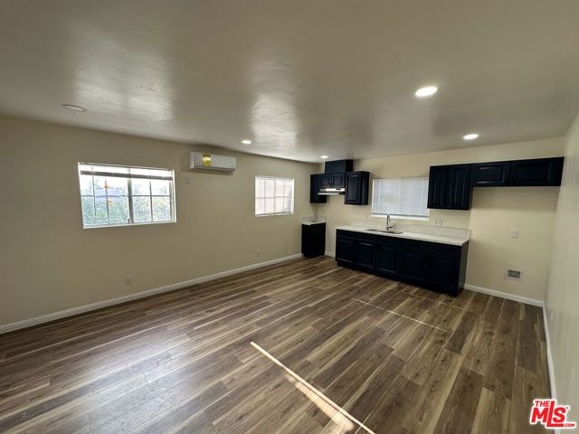 1715 W 64th Street, Los Angeles, CA 90047