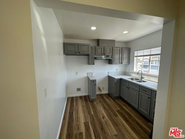 1715 W 64th Street, Los Angeles, CA 90047