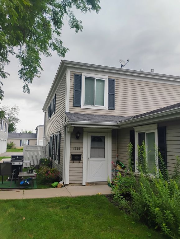 1226 COVE Drive, Prospect Heights, IL 60070