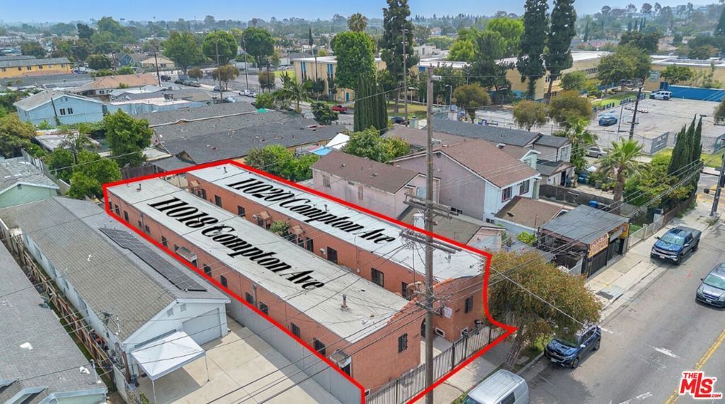 Image 4 of property listing at -11020 Compton Avenue, Los Angeles, CA 90059