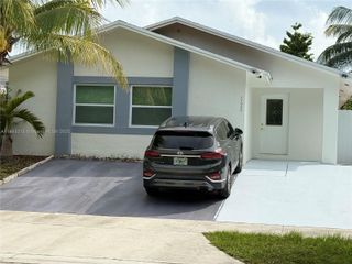 11958 SW 210th Ter, Miami, FL 33177