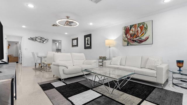 410 Venetian Drive, Delray Beach, FL 33483