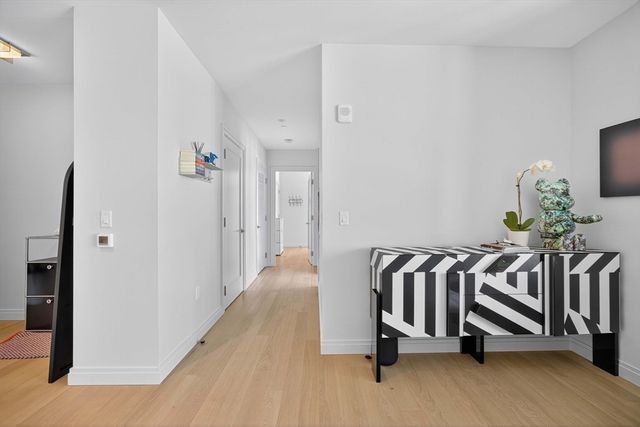 135 Seaport Blvd 2001, Boston, MA 02110