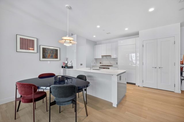 135 Seaport Blvd 2001, Boston, MA 02110