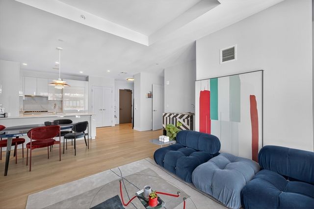 135 Seaport Blvd 2001, Boston, MA 02110