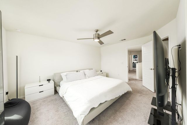7105 Gray Catbird DR 52, Austin, TX 78744