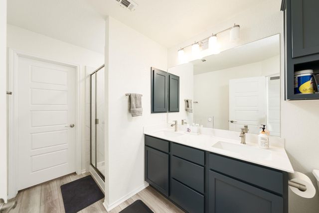 7105 Gray Catbird DR 52, Austin, TX 78744