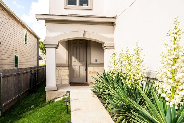 7105 Gray Catbird DR 52, Austin, TX 78744