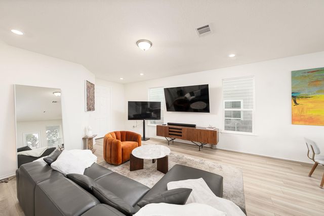 7105 Gray Catbird DR 52, Austin, TX 78744