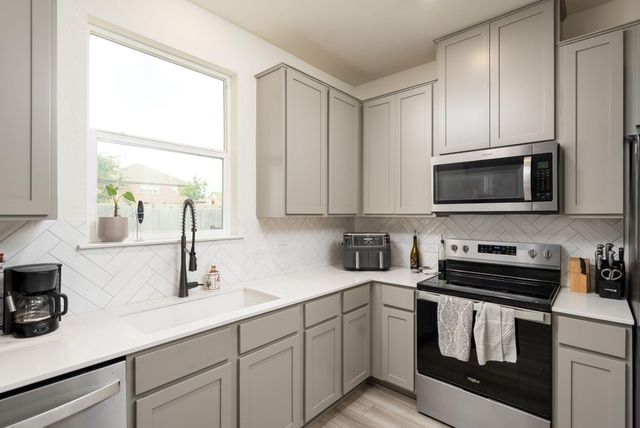 7105 Gray Catbird DR 52, Austin, TX 78744