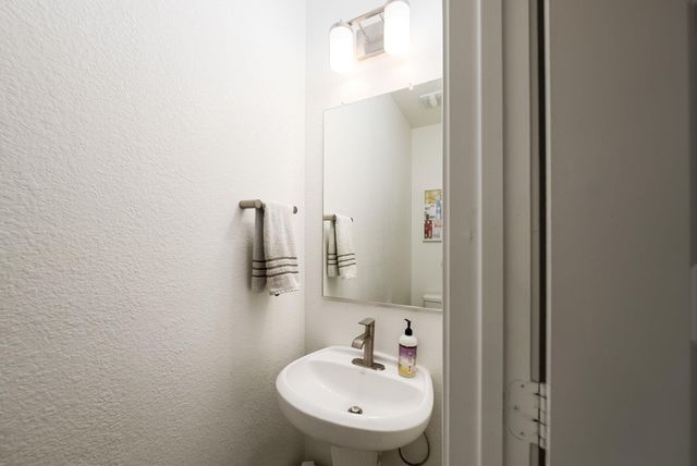 7105 Gray Catbird DR 52, Austin, TX 78744