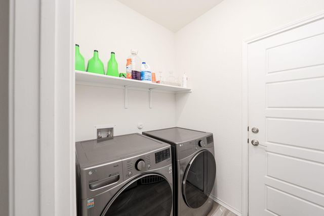 7105 Gray Catbird DR 52, Austin, TX 78744