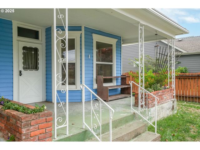 601 S WATER St, Silverton, OR 97381