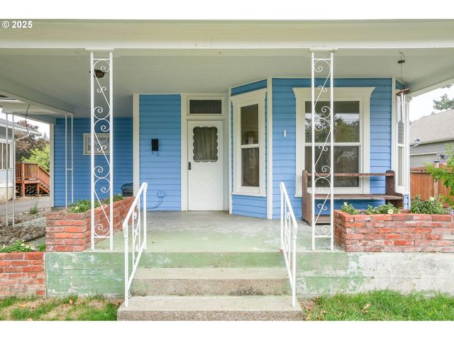 601 S WATER St, Silverton, OR 97381