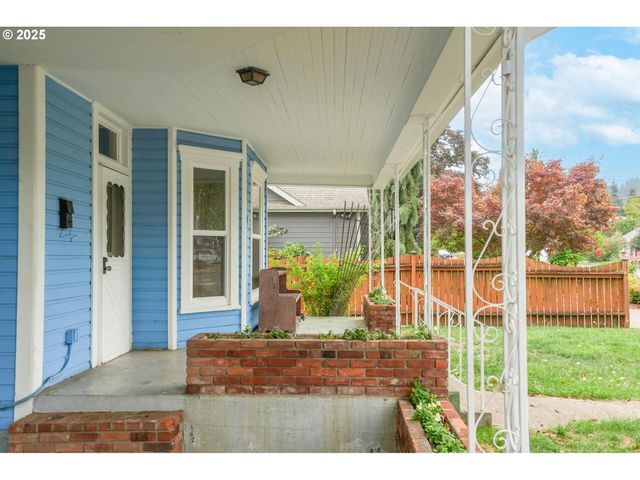 601 S WATER St, Silverton, OR 97381